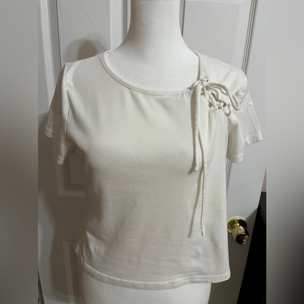💚 White tie-front top with knot  details, relaxed fit blouse for women